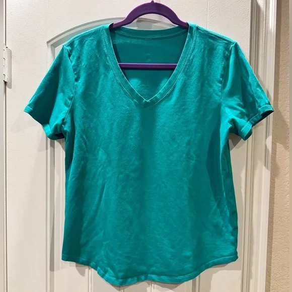 Lululemon Love V-Neck T-Shirt in Maldives Green - Picture 6 of 10